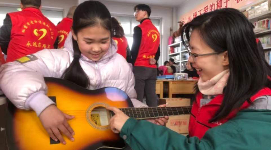 果然視頻| 冬日暖心！棲霞市20名孩子收到“新年心愿”禮物